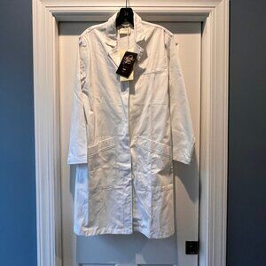 Women's  MD labcoat, size 6 NWT